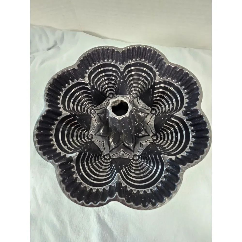 Vintage Nordic Ware Bundt Brand Fiesta Party Pan Cast Aluminum Black USA 9.5
